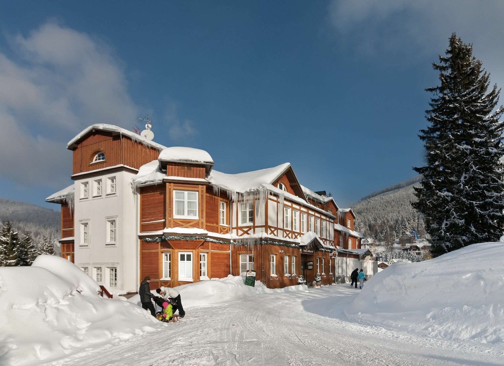 斯纳兹卡酒店 Špindlerŭv Mlýn 外观 照片