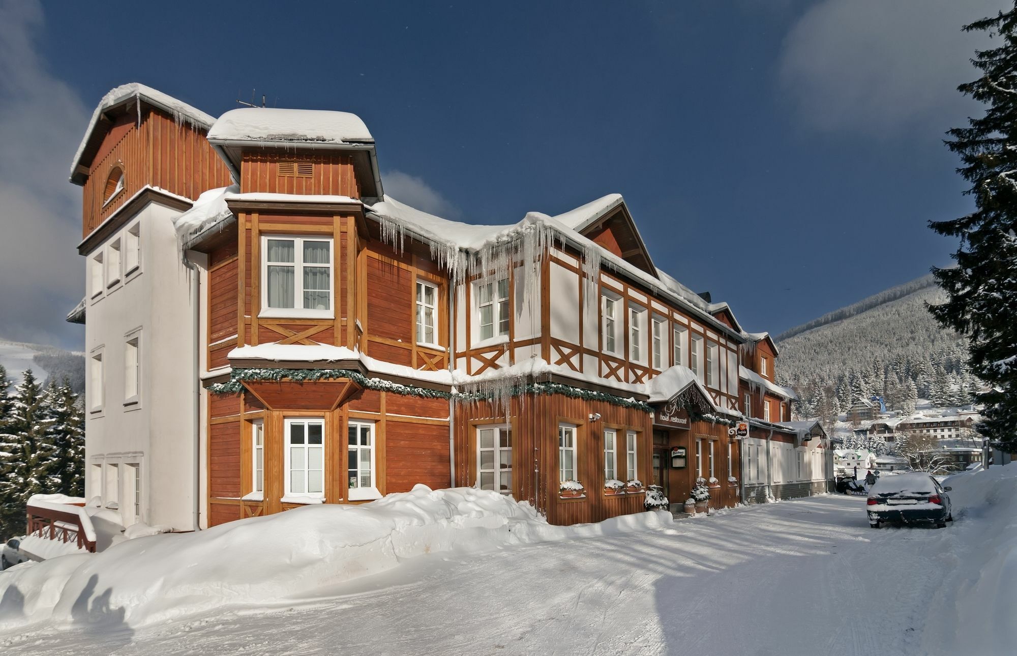 斯纳兹卡酒店 Špindlerŭv Mlýn 外观 照片